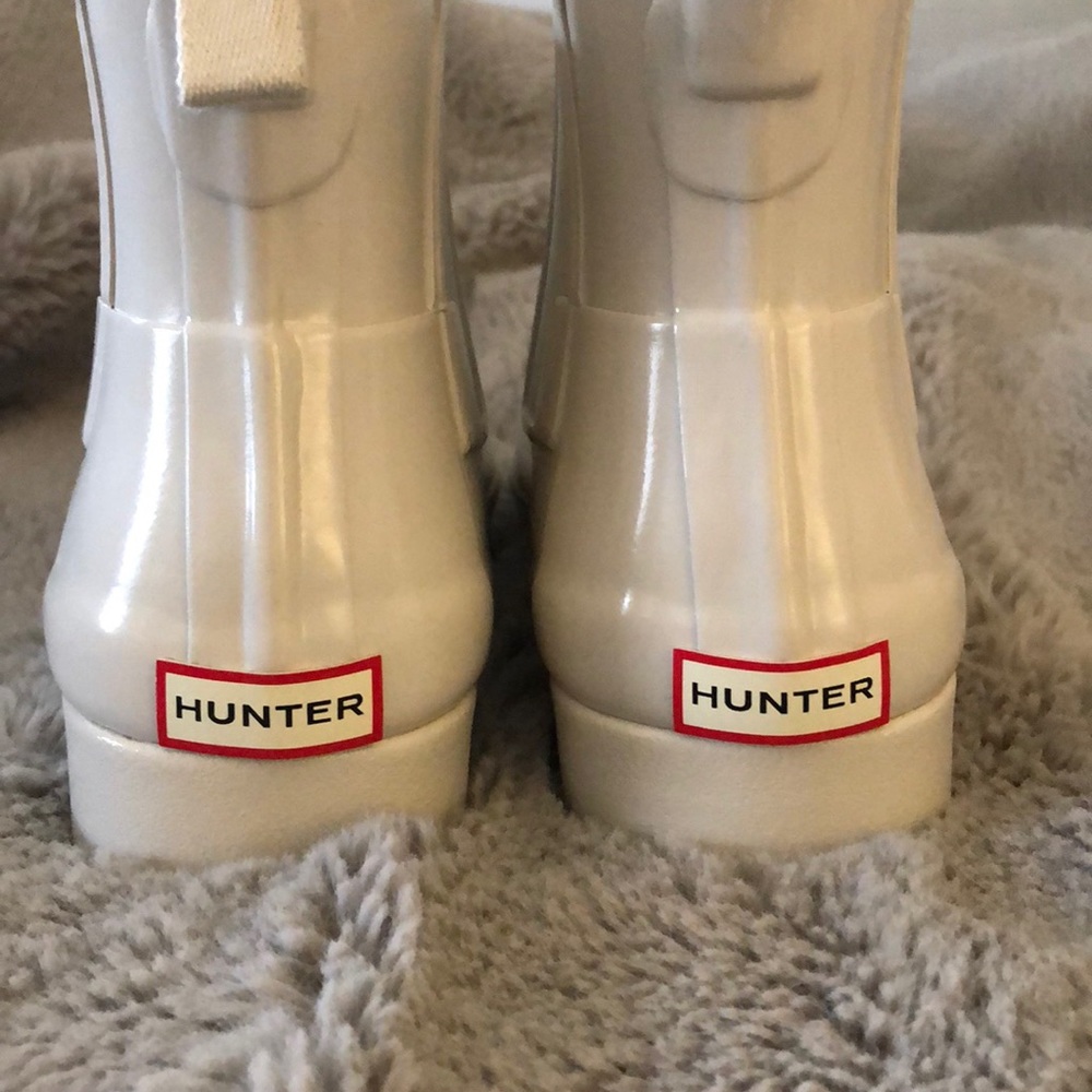NEVER WORN! Cream Size 8 Hunter Chelsea Boots